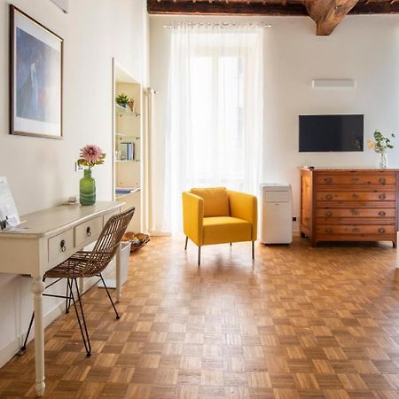 Charming Joivy Flat Next To Duomo Di Como Exteriör bild