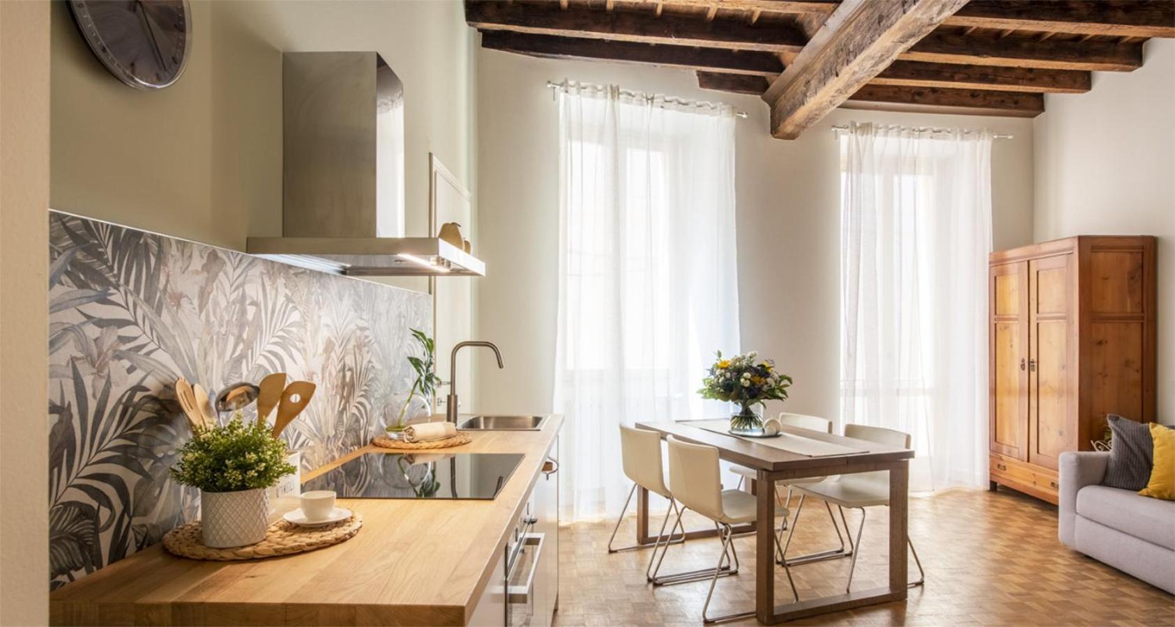Charming Joivy Flat Next To Duomo Di Como Exteriör bild