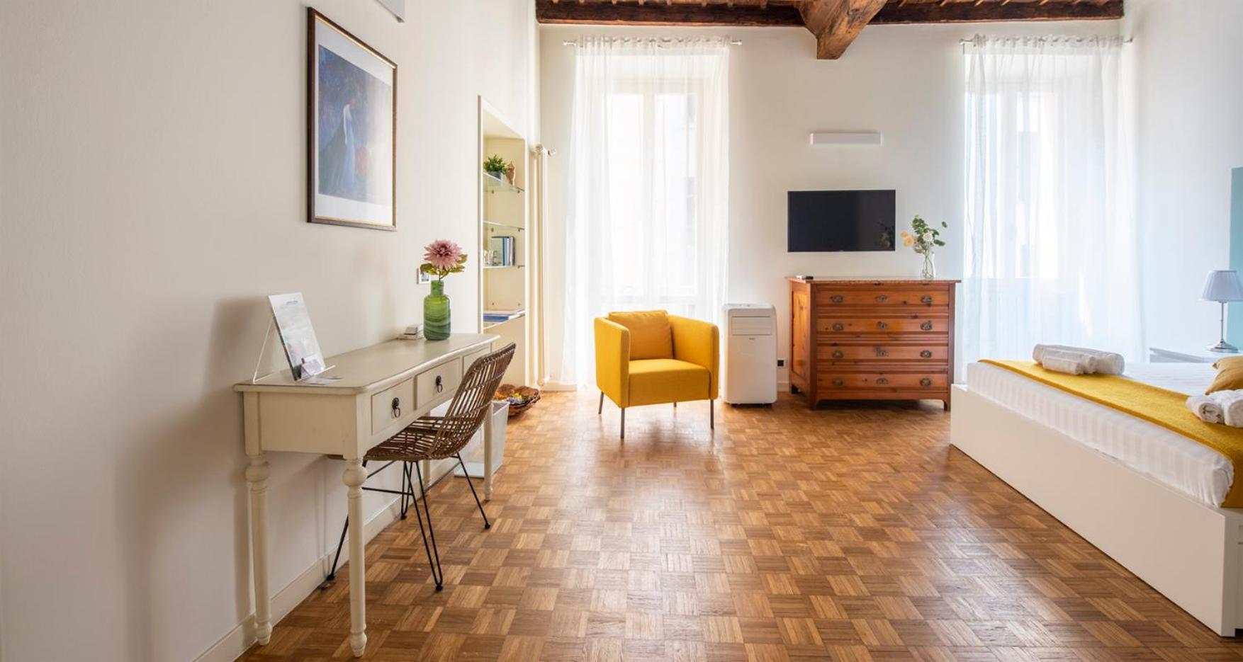 Charming Joivy Flat Next To Duomo Di Como Exteriör bild