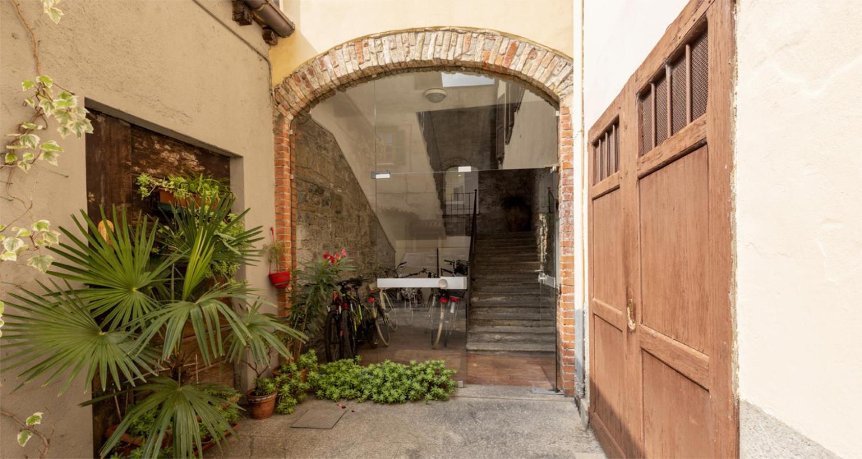 Charming Joivy Flat Next To Duomo Di Como Exteriör bild
